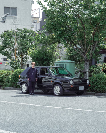 惚れるオールブラックの一台。暮らしに映える、「らしさ」と「新しさ」の融合(Volkswagen GolfⅡ)
