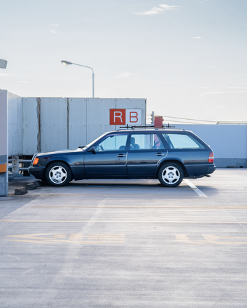 日常に溶け込む、究極のメルセデス(Mercedes Benz W124 300TE 24)