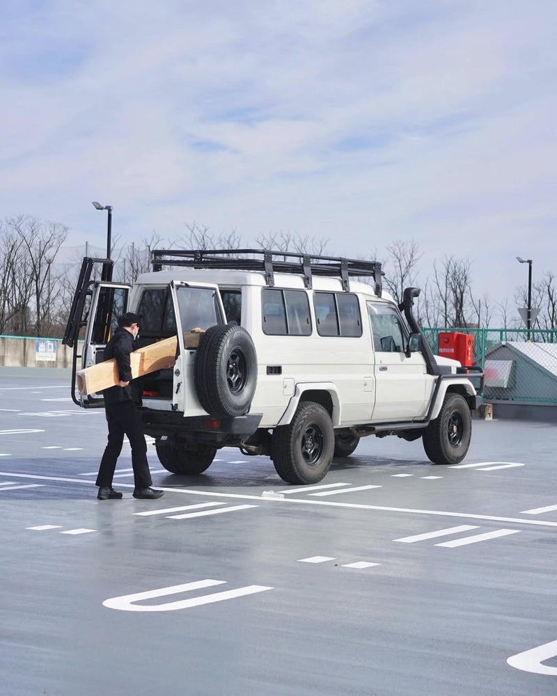 Driving through the days of creation. A machine that serves as a craftsman’s partner. (Toyota Land Cruiser 78)